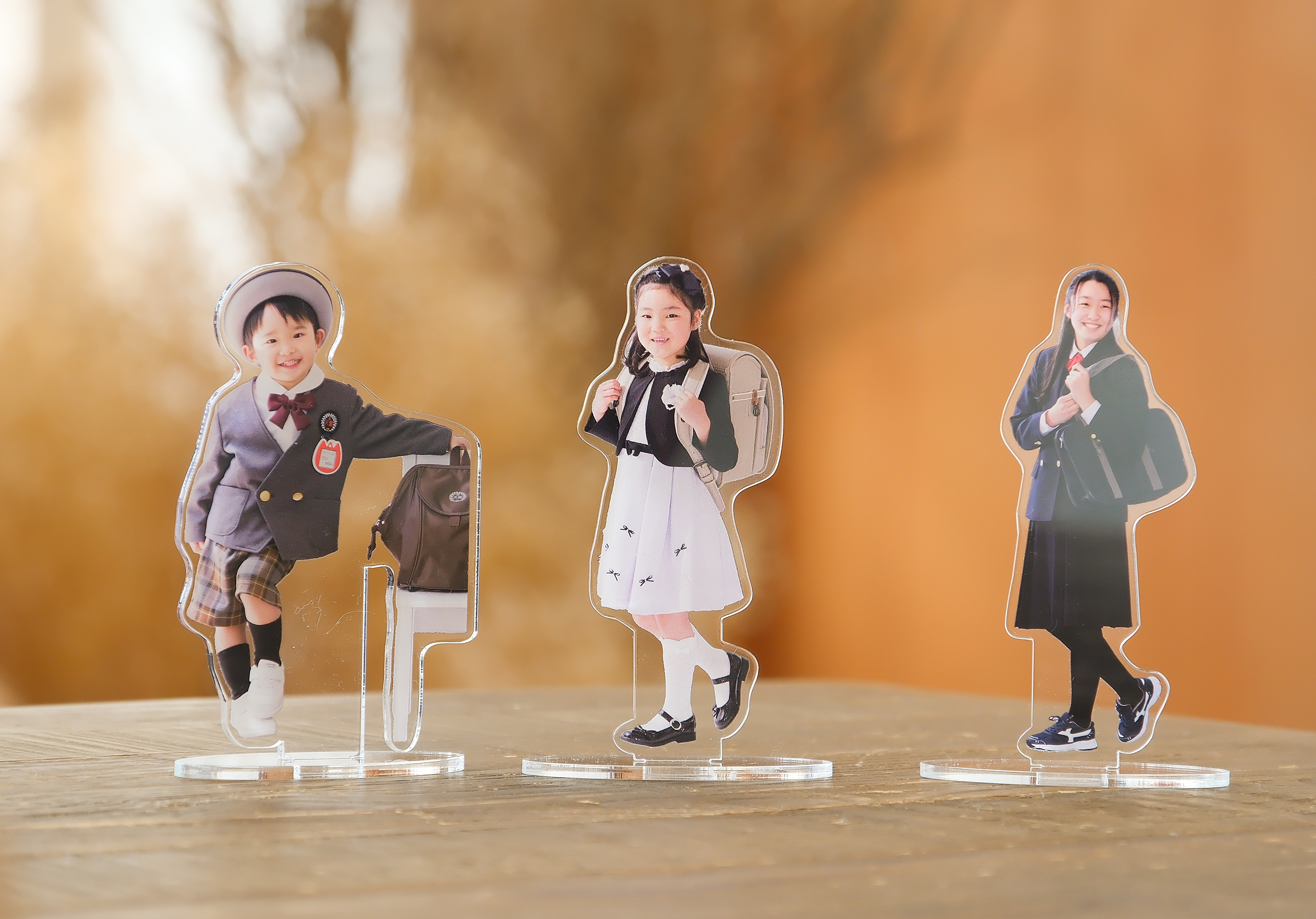 写真館で人気のアクリルフィギュア