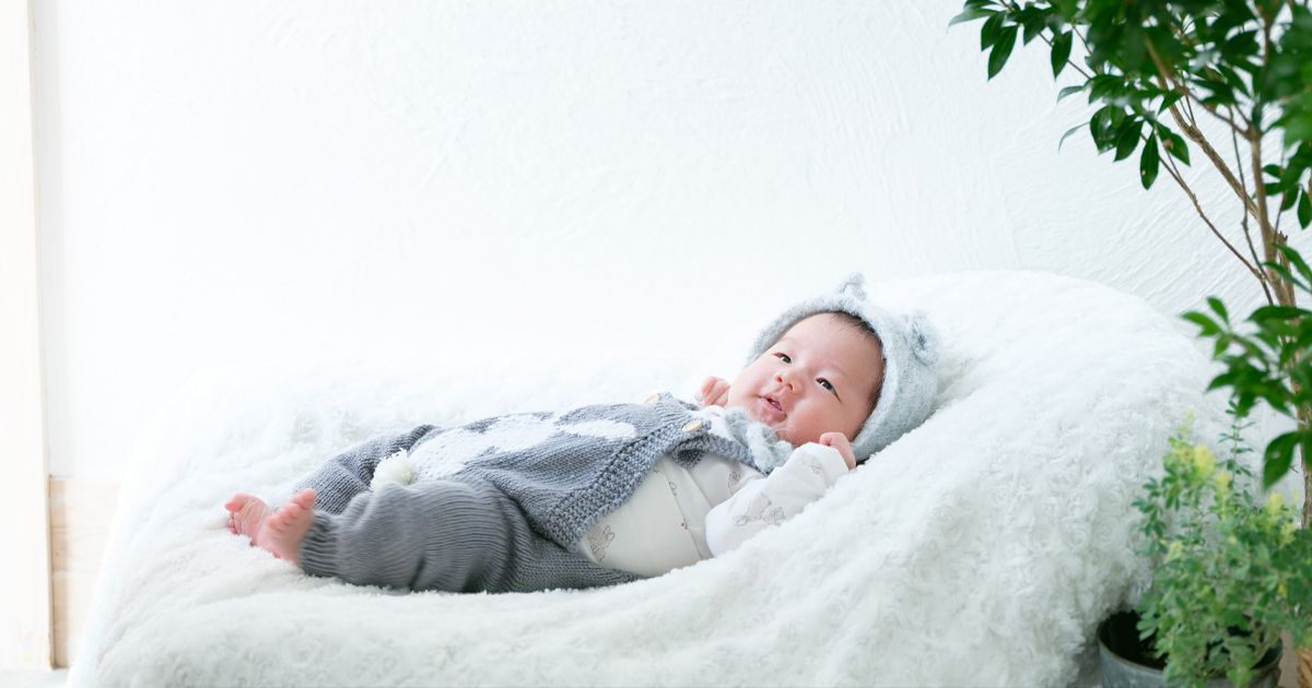 やさしい光の中で撮影した赤ちゃんのベビーフォト｜東根市 佐直写真館